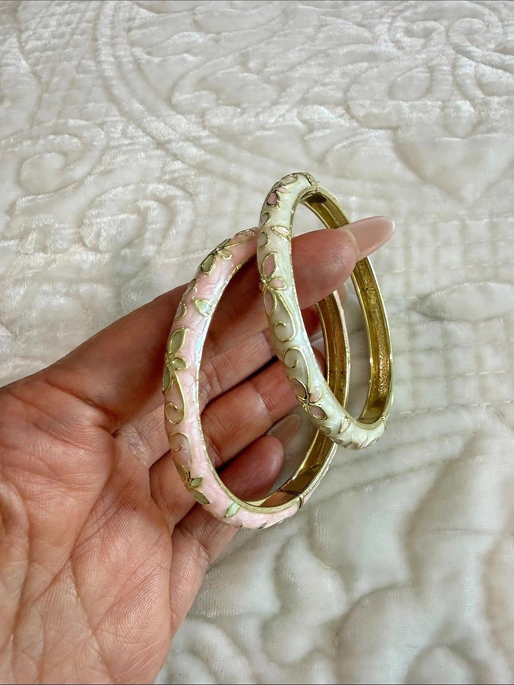 Pink & White Floral Bangle Bracelet Set Like New